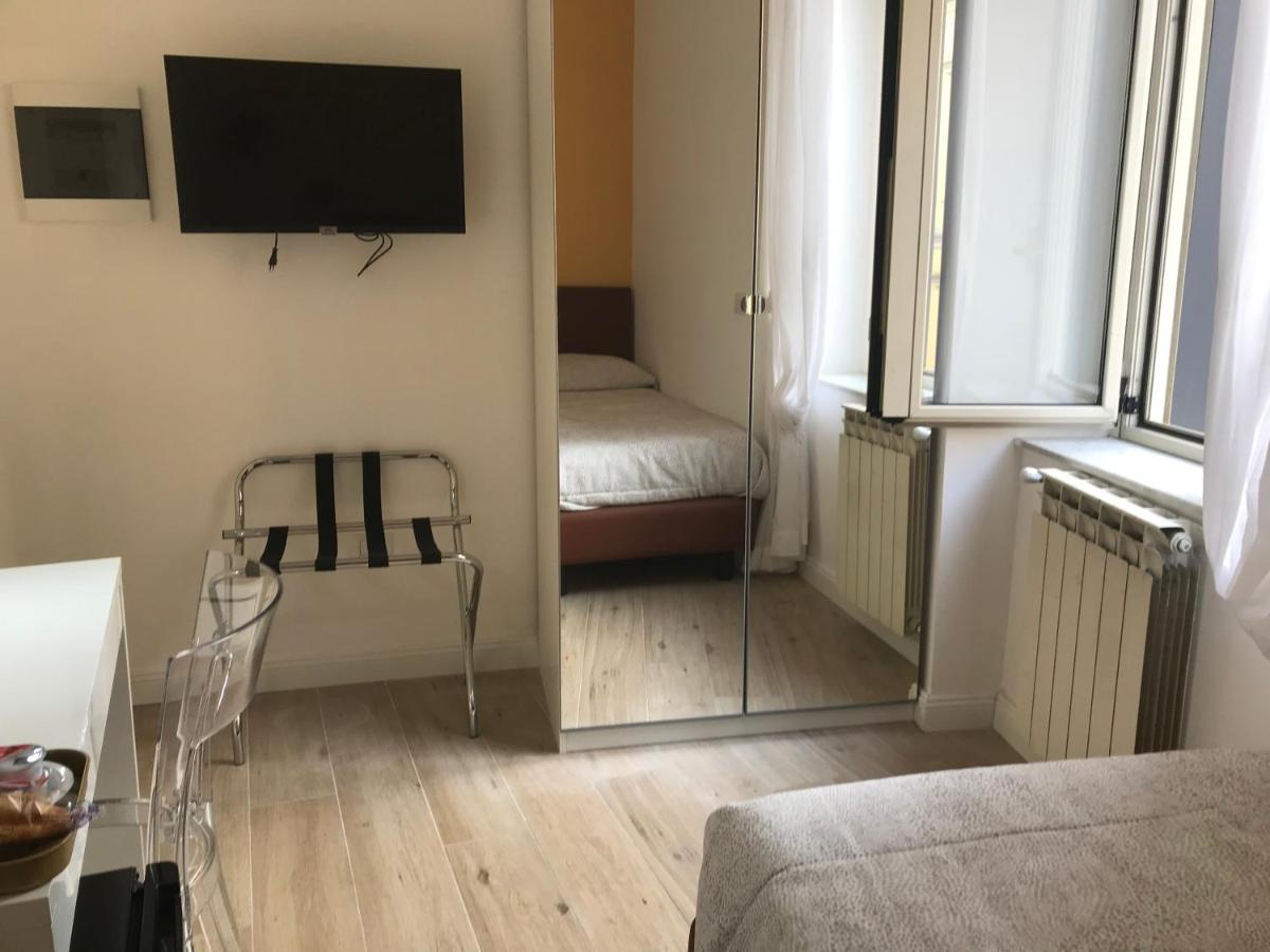 agorà singola con bagno privato adiacente Acomodação com café da manhã Nápoles Exterior foto