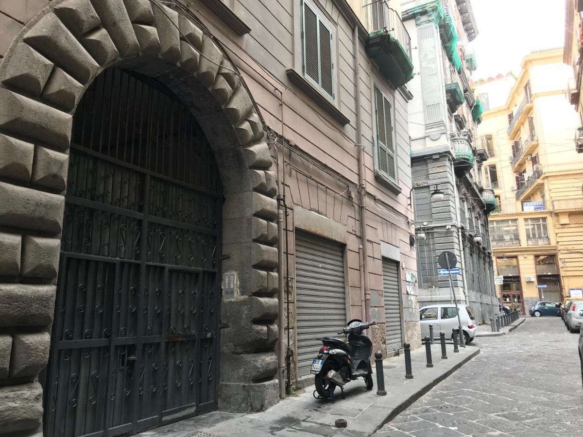 agorà singola con bagno privato adiacente Acomodação com café da manhã Nápoles Exterior foto
