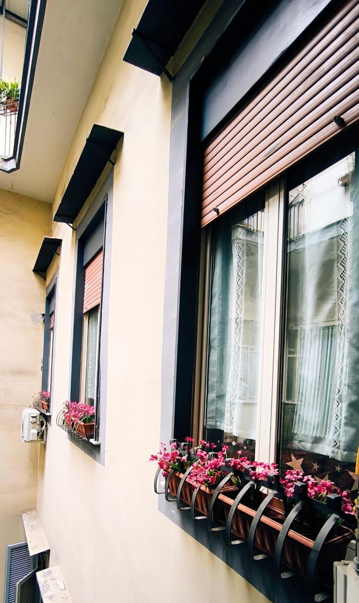 agorà singola con bagno privato adiacente Acomodação com café da manhã Nápoles Exterior foto