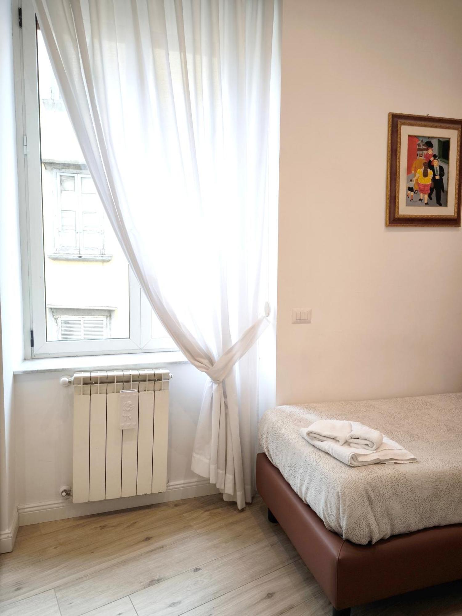 agorà singola con bagno privato adiacente Acomodação com café da manhã Nápoles Exterior foto